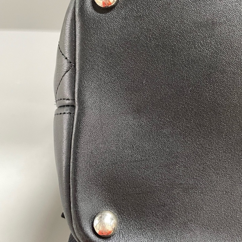 Chanel • 經典康鵬黑白牛皮菜籃子 有卡-19