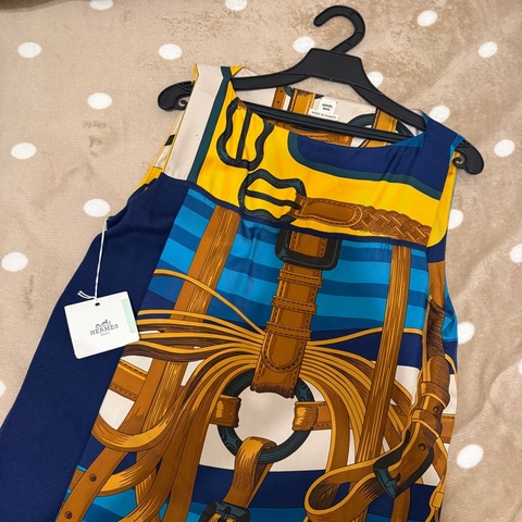 愛馬仕HERMÈS 經典絲巾洋裝