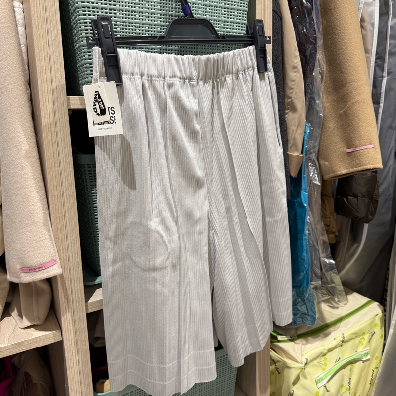 PLEATS PLEASE 休閒短褲(灰)-1