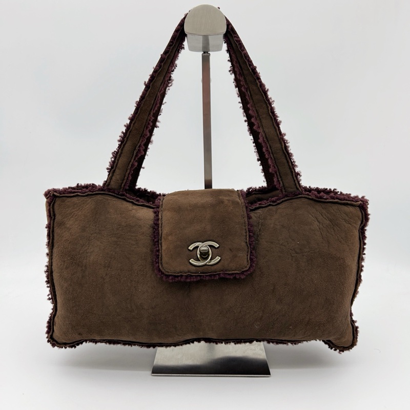 「JL精品代購」9新 香奈兒咖啡麂皮拼紫紅羊羔毛手提腋下小托特包-0