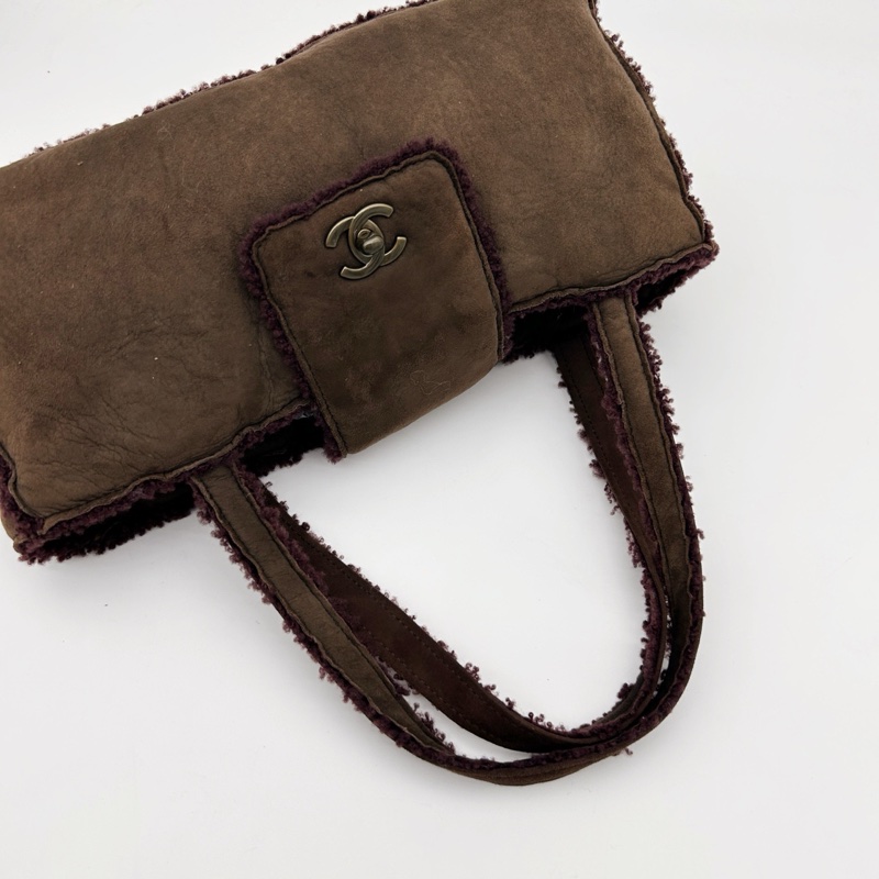 「JL精品代購」9新 香奈兒咖啡麂皮拼紫紅羊羔毛手提腋下小托特包-6