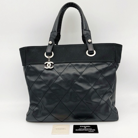 「JL精品代購」香奈兒黑銀菱格塗層牛皮拼帆布雙c吊墜托特包中號