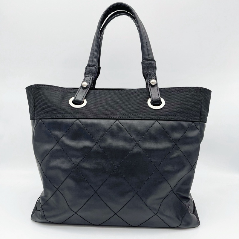「JL精品代購」香奈兒黑銀菱格塗層牛皮拼帆布雙c吊墜托特包中號-3