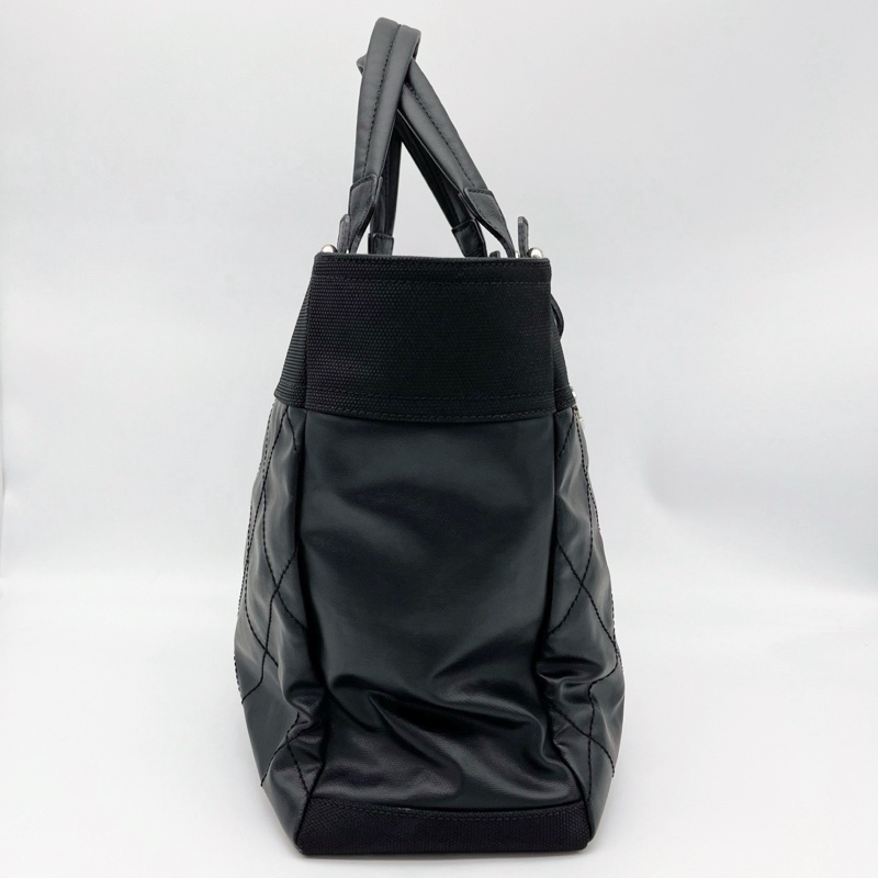 「JL精品代購」香奈兒黑銀菱格塗層牛皮拼帆布雙c吊墜托特包中號-4