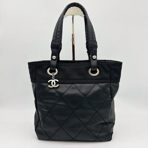 「JL精品代購」香奈兒黑銀菱格塗層牛皮拼帆布雙c吊墜托特包小號