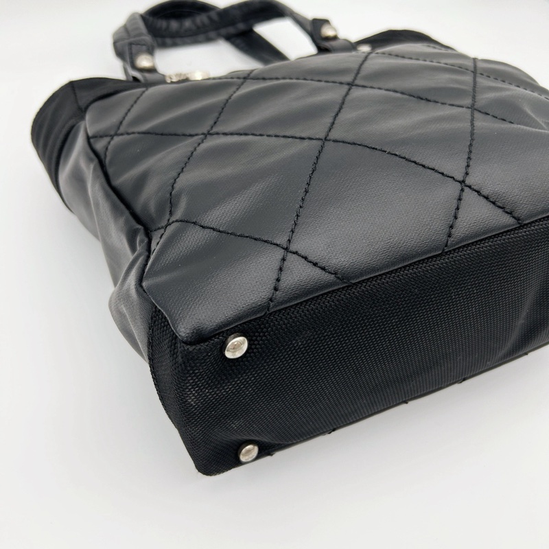 「JL精品代購」香奈兒黑銀菱格塗層牛皮拼帆布雙c吊墜托特包小號-7