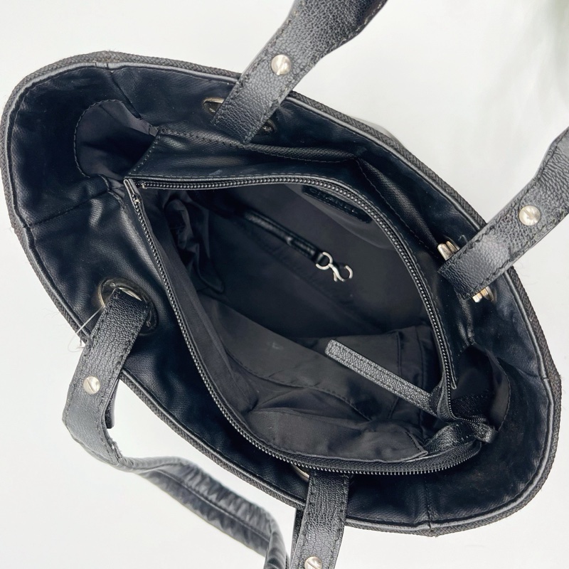 「JL精品代購」香奈兒黑銀菱格塗層牛皮拼帆布雙c吊墜托特包小號-16