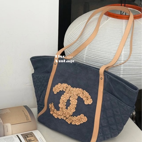 Chanel • 稀有丹寧牛仔花瓣大Logo托特包