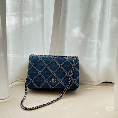 Chanel • 稀有丹寧牛仔外縫線銀釦Woc鏈條包 有卡