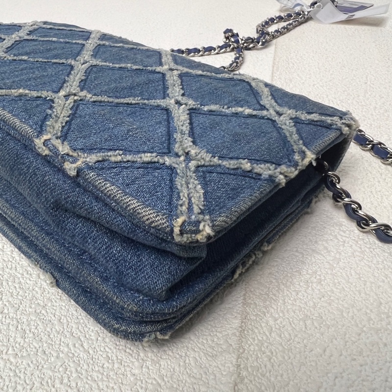 Chanel • 稀有丹寧牛仔外縫線銀釦Woc鏈條包 有卡-15