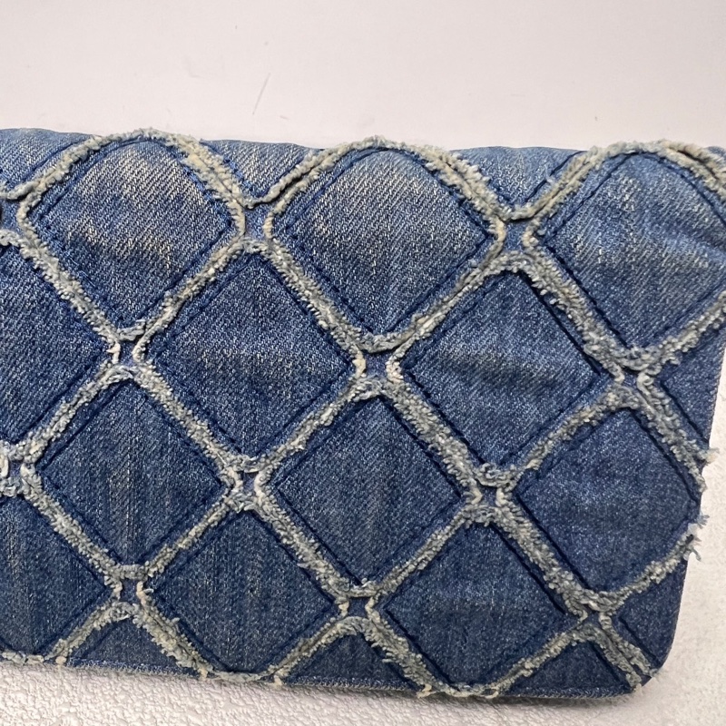 Chanel • 稀有丹寧牛仔外縫線銀釦Woc鏈條包 有卡-16