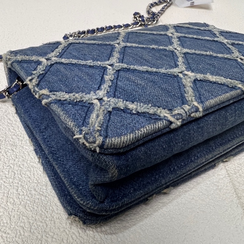Chanel • 稀有丹寧牛仔外縫線銀釦Woc鏈條包 有卡-17