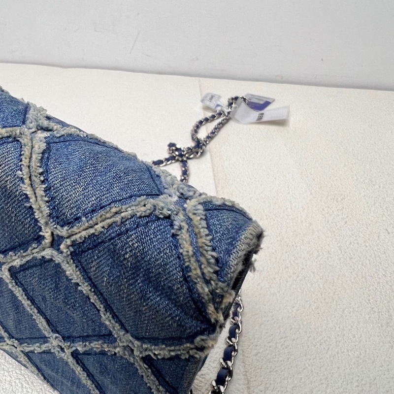 Chanel • 稀有丹寧牛仔外縫線銀釦Woc鏈條包 有卡-18