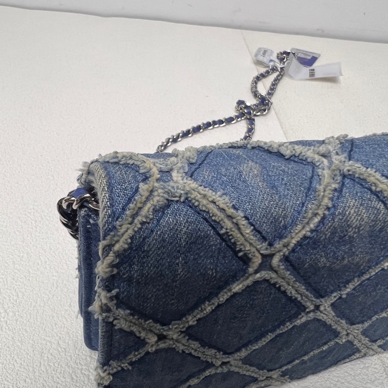 Chanel • 稀有丹寧牛仔外縫線銀釦Woc鏈條包 有卡-19
