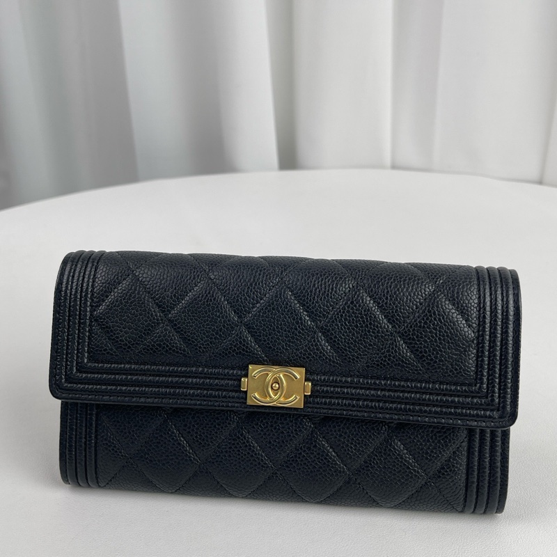 Chanel • 經典Le Boy 霧金釦荔枝牛皮翻蓋長夾-0