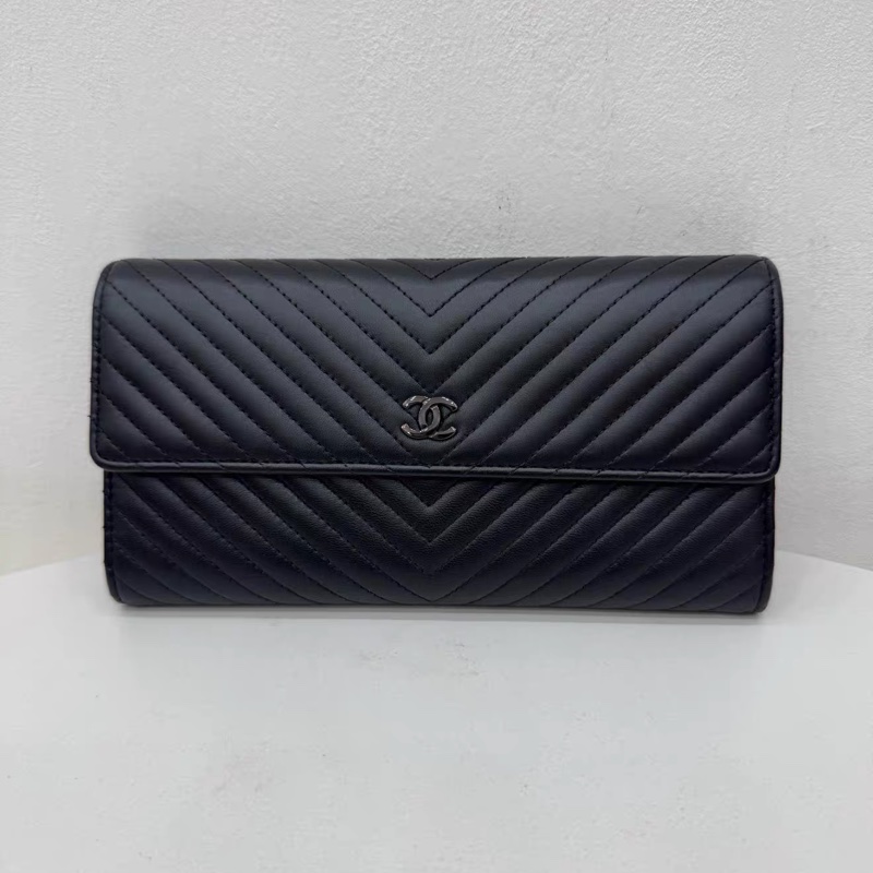 Chanel • 全黑山形紋羊皮翻蓋長夾 So Black-0