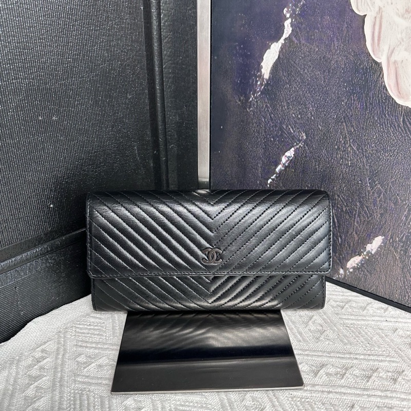 Chanel • 全黑山形紋羊皮翻蓋長夾 So Black-1