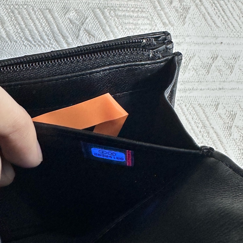 Chanel • 全黑山形紋羊皮翻蓋長夾 So Black-3