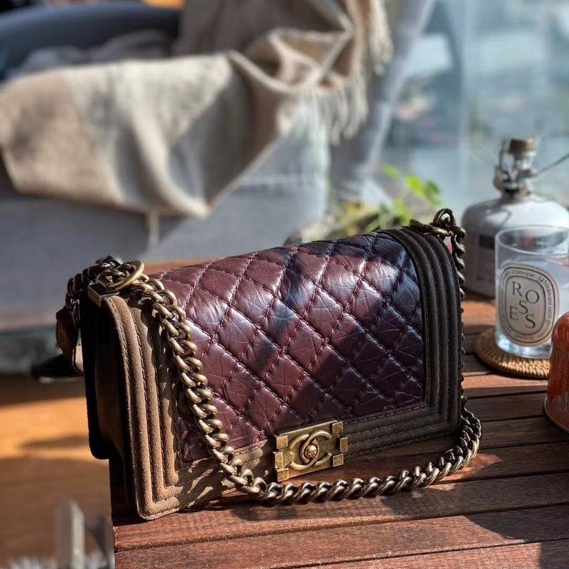 Chanel • Le Boy 25 波爾多紅牛皮拼棕色麂皮金釦中號-0