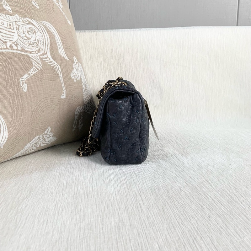 Chanel • 藍黑色外縫線荔枝牛皮Cf 25-4