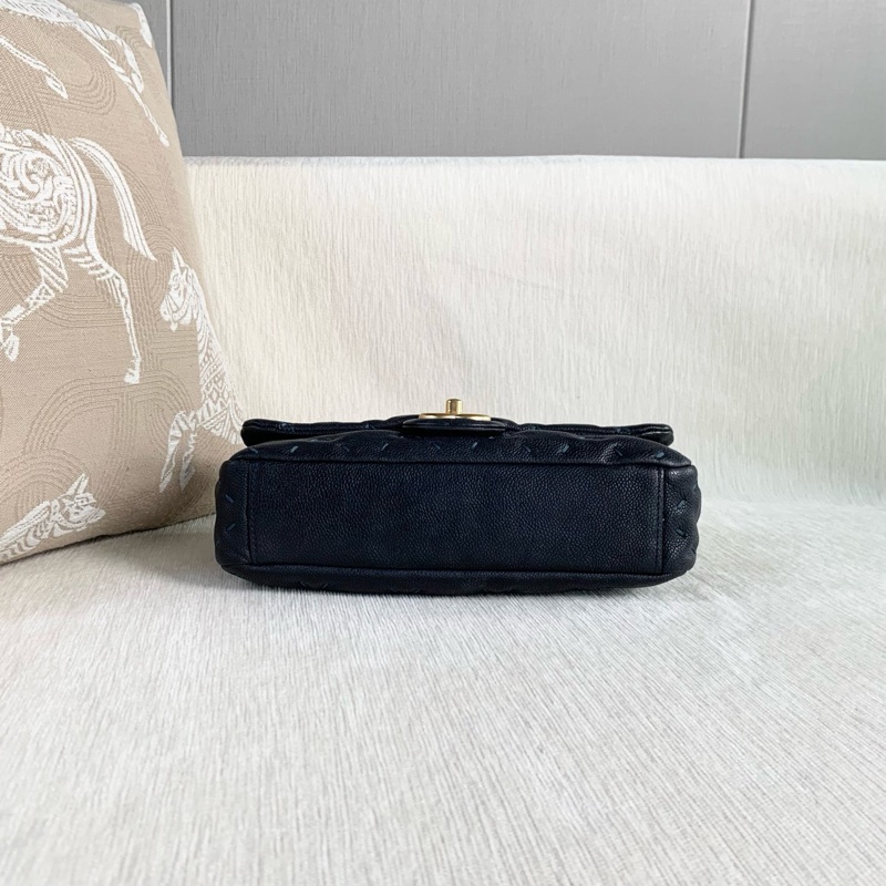 Chanel • 藍黑色外縫線荔枝牛皮Cf 25-6