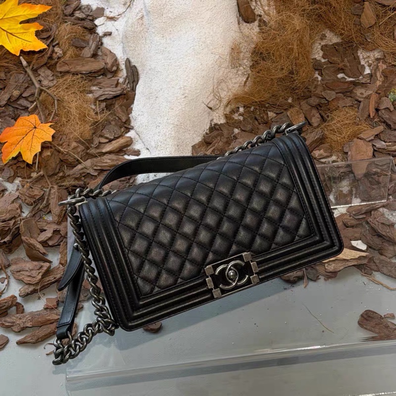 Chanel • 經典黑銀琺瑯釦牛皮Le Boy 25中號 大全配有購證-0