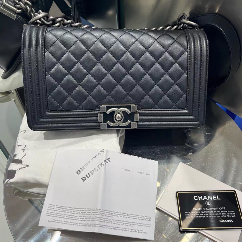 Chanel • 經典黑銀琺瑯釦牛皮Le Boy 25中號 大全配有購證-1