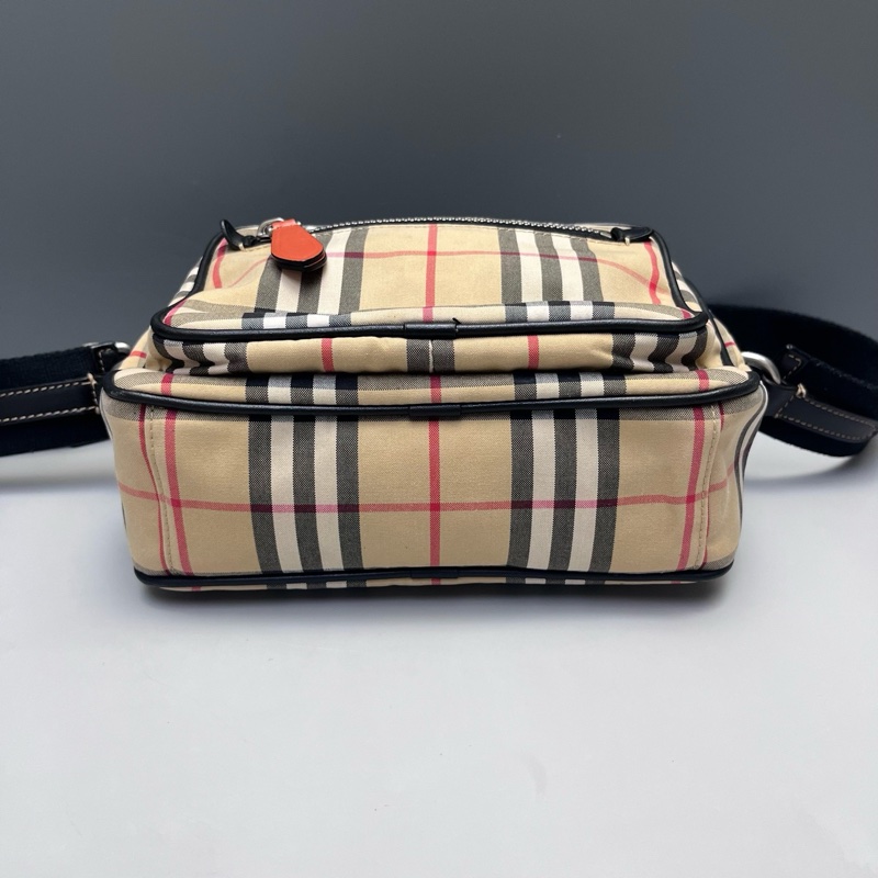 Burberry巴寶莉格紋帆布相機包-4