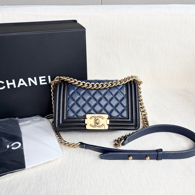 Chanel • 經典藍黑拼色羊皮金釦Le Boy 20 小號 全配有盒-0