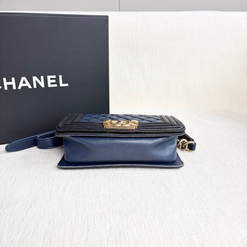 Chanel • 經典藍黑拼色羊皮金釦Le Boy 20 小號 全配有盒-4