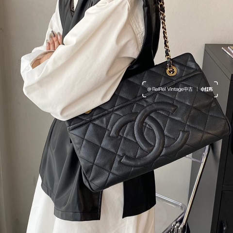 Chanel • 經典大Logo荔枝牛皮金釦托特包