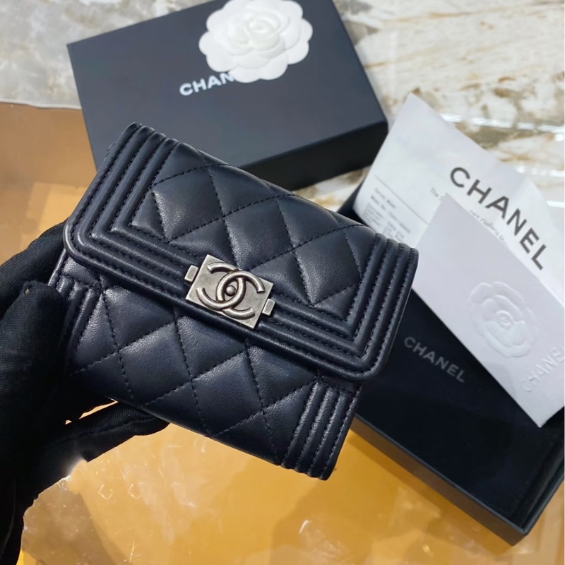 Chanel • 經典Le Boy黑銀羊皮三折短夾-1