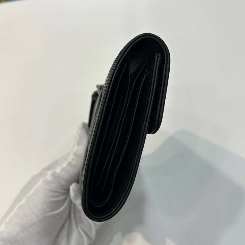 Chanel • 經典Le Boy黑銀羊皮三折短夾-6