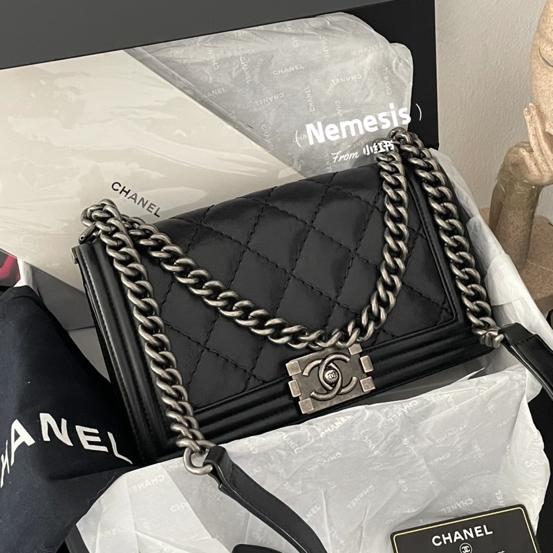 Chanel • 經典黑銀外縫線牛皮 Le Boy 25 中號-1