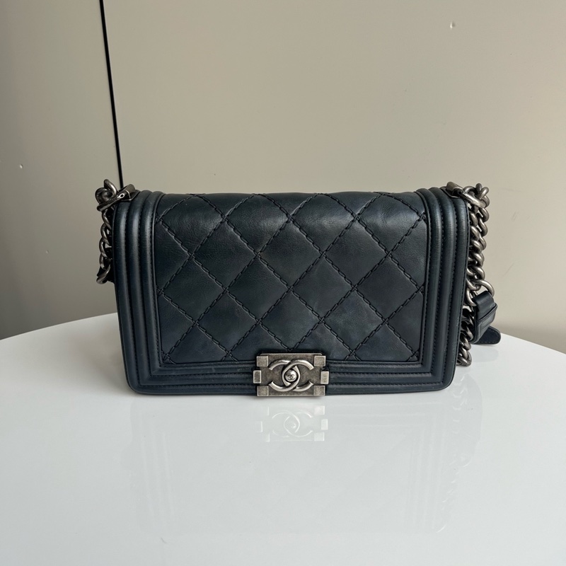 Chanel • 經典黑銀外縫線牛皮 Le Boy 25 中號-2