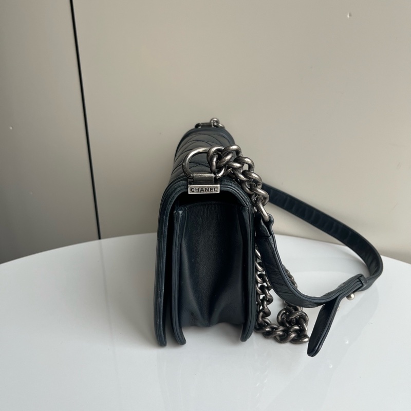 Chanel • 經典黑銀外縫線牛皮 Le Boy 25 中號-4