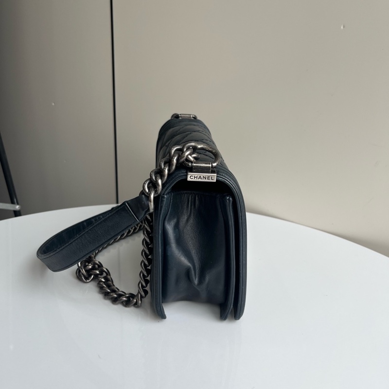 Chanel • 經典黑銀外縫線牛皮 Le Boy 25 中號-5