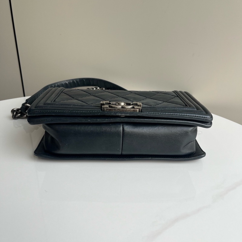 Chanel • 經典黑銀外縫線牛皮 Le Boy 25 中號-7