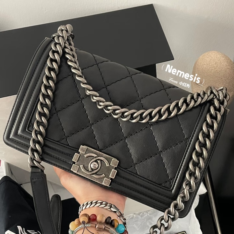 Chanel • 經典黑銀外縫線牛皮Le Boy 25 中號-0