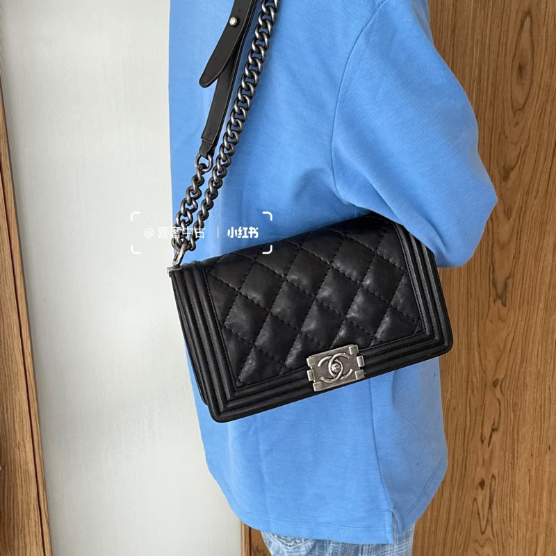 Chanel • 經典黑銀外縫線牛皮Le Boy 25 中號-1