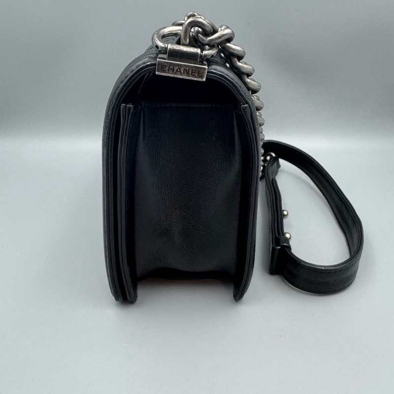 Chanel • 經典黑銀外縫線牛皮Le Boy 25 中號-4