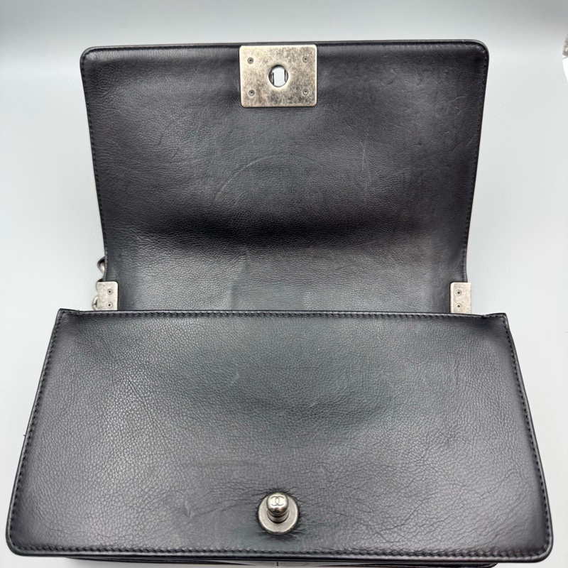 Chanel • 經典黑銀外縫線牛皮Le Boy 25 中號-7