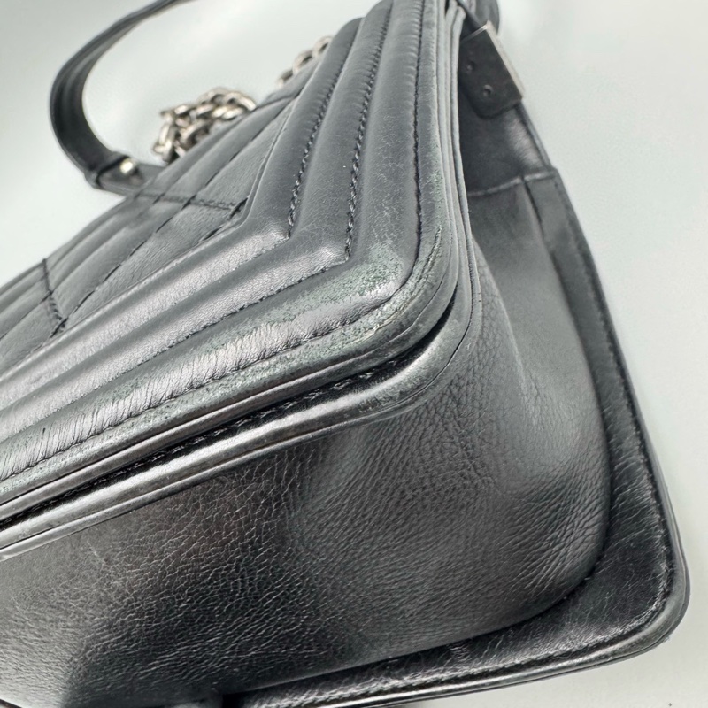 Chanel • 經典黑銀外縫線牛皮Le Boy 25 中號-10