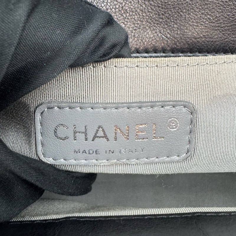 Chanel • 經典黑銀外縫線牛皮Le Boy 25 中號-14