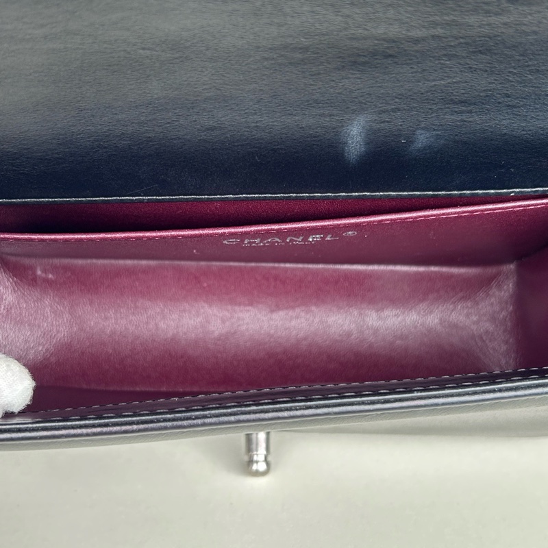 Chanel • 稀有薩爾斯堡菠蘿釦牛皮銀釦Le Boy 25 中號-9