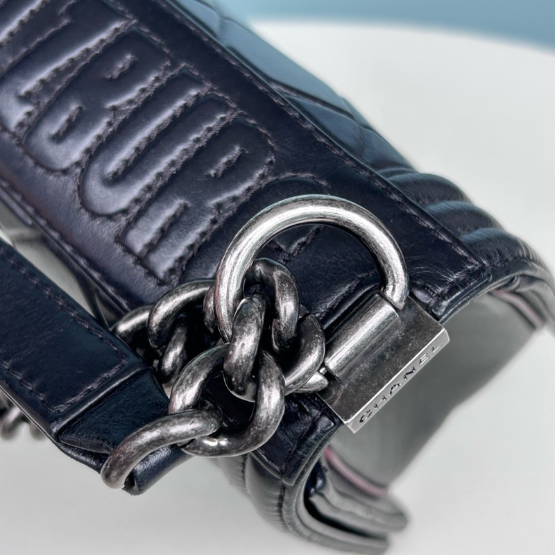 Chanel • 稀有薩爾斯堡菠蘿釦牛皮銀釦Le Boy 25 中號-13