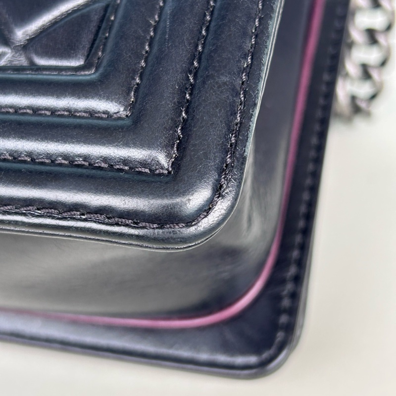 Chanel • 稀有薩爾斯堡菠蘿釦牛皮銀釦Le Boy 25 中號-14