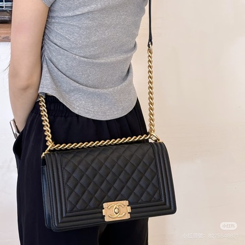 Chanel • 經典荔枝牛皮金釦Le Boy 25 中號