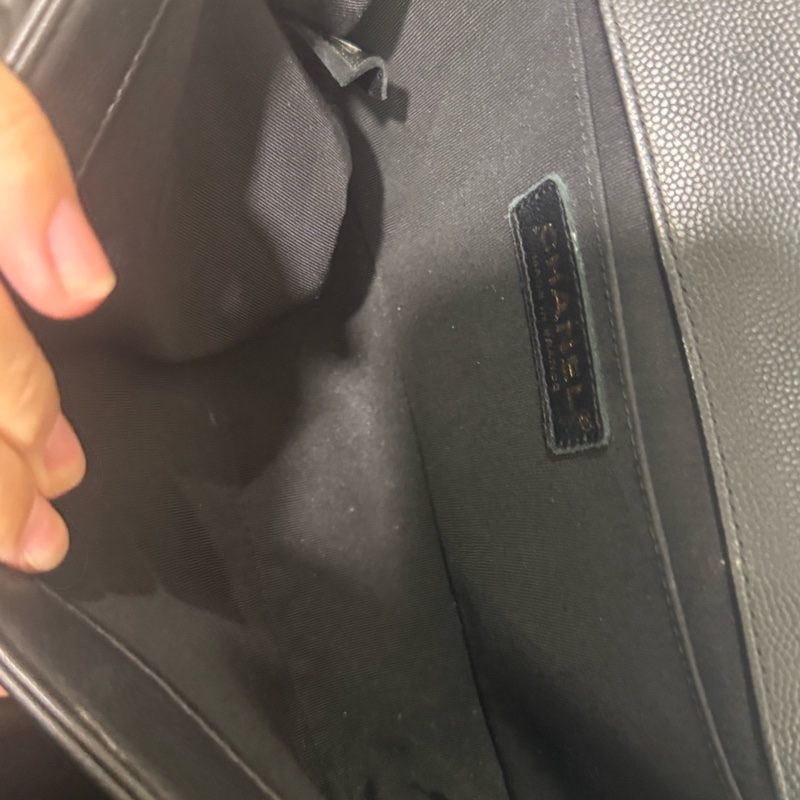 Chanel • 經典荔枝牛皮金釦Le Boy 25 中號-17