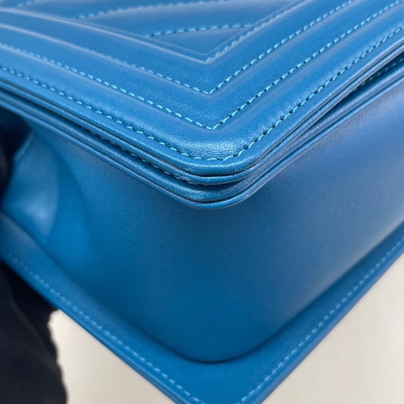 Chanel • 經典松石藍山形紋牛皮Le Boy 25 中號 全配有卡-12